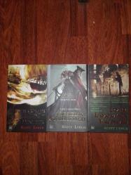 CENTİLMEN PİÇ ÜÇLEMESİ (LOCKE LAMORA'NIN YALANLARI-KIZIL GÖKLER ALTINDA KIZIL DENİZLER-HIRSIZLAR CUMHURİYETİ) 3 KİTAP TAKIM