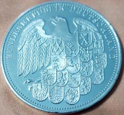 Almanya Stuttgart, Baden Württemberg Eyaleti Temalı Gümüş Kaplama Hatıra Madalyon - 22gr ÇİL