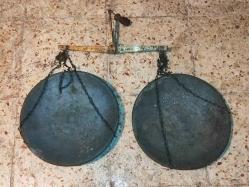 17129-ANTİKA ESKİLERDEN METAL KEFELİ TERAZİ***ÖLÇEK KISMI PİRİNÇTİR***