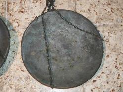 17129-ANTİKA ESKİLERDEN METAL KEFELİ TERAZİ***ÖLÇEK KISMI PİRİNÇTİR***