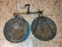 19783-ANTİKA ESKİLERDEN METAL KEFELİ TERAZİ***ÖLÇEK KISMI PİRİNÇTİR***