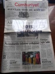 Cumhuriyet Gazetesi - Turkish Newspaper - 17 Aralık 2002 - ABD askerleri geliyor - Washington Irak harekatı'nda kullanmak istediği havaalanlarını inceleyecek - CHP lideri Deniz Baykal ordumuz işgalci değildir - Avrupa ile uçurum büyüyor Türkiye 0 aldı - 11 yönetmenden 11 Eylül filmi - Greenpeace'den eylem Fotoğrafı - AKP'nin derdi türban - nereden nasıl yazan Oktay Akbal - Çevreciler Formula 1 yarışı sebebiyle ömerli'de araba sesi istemiyorlar - Tarihi Kahve Pierre Loti yaza hazırlanıyor  fotoğraf - insanın serüveni karikatür çizen Turhan Selçuk - Ermenistan Avrupa sivil havacılık örgütü Eurocontrol'e Türkiye'nin onayı ile üye oldu - TOBB başkanı Rifat Hisarcıklıoğlu hükümet söz vermesine karşın sosyal kesimlerin görüşlerini almadı dedi - Halkçı Chavez sisteme direniyor - Ferhan Şensoy'un gözüyle birilerini dikizlemek - Sabahattin Kudret Aksal Fotoğrafı - Revivo Fenerbahçe'den ayrıldı - Trabzonspor'da Özkan Sümer yeniden başkan - Beşiktaş menejeri Sinan Engin gerçek imparator Lucescu