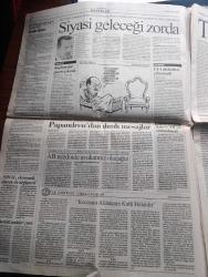 Cumhuriyet Gazetesi - Turkish Newspaper - 2 Haziran 2002 - Dünya Kupası finallerinin 2. Gününde 13 gol atılırken tribünler yine renkli görüntülere sahne oldu Fotoğraf - Recep Tayyip Erdoğan'ın siyasi geleceği zorda - roman ödülü Selim İleri'nin - Orhan Kemal törenle anıldı - Hindistan Pakistan gerginliği - Papandreu'dan Türkiye'ye ılımlı mesajlar - taksim'deki Maksim gazinosunda yangın 2 ölü - Türkiye ve uluslararası müteahhitler Birliği Başkanı Nihat Özdemir - koca Ahmet Vefik Paşa yazan İlhan Selçuk - TRT radyolarında 6 yıl çalışan Aysun Yıldız başaracağına inanıyor Fotoğrafı - 13. Uluslararası İstanbul tiyatro festivali'nde yaşam boyu başarı ödülü alan Şükran Güngör gelecekler ümitli Fotoğrafı - usta ressam Hüseyin Avni Lifij'i 75 yıl önce bugün yitirmiştik - Nazım Hikmet'in bir yazar olarak portresi - Ulusal futbol takımı yarınki Brezilya maçının havasına girdi fotoğraf - Brezilyalılarda Galatasaraylı korkusu - Almanya Suudi Arabistan'ı farka boğdu - Fenerbahçe halka arz edildi