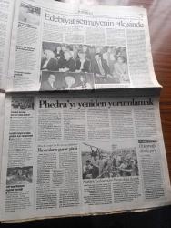Cumhuriyet Gazetesi - Turkish Newspaper - 2 Haziran 2002 - Dünya Kupası finallerinin 2. Gününde 13 gol atılırken tribünler yine renkli görüntülere sahne oldu Fotoğraf - Recep Tayyip Erdoğan'ın siyasi geleceği zorda - roman ödülü Selim İleri'nin - Orhan Kemal törenle anıldı - Hindistan Pakistan gerginliği - Papandreu'dan Türkiye'ye ılımlı mesajlar - taksim'deki Maksim gazinosunda yangın 2 ölü - Türkiye ve uluslararası müteahhitler Birliği Başkanı Nihat Özdemir - koca Ahmet Vefik Paşa yazan İlhan Selçuk - TRT radyolarında 6 yıl çalışan Aysun Yıldız başaracağına inanıyor Fotoğrafı - 13. Uluslararası İstanbul tiyatro festivali'nde yaşam boyu başarı ödülü alan Şükran Güngör gelecekler ümitli Fotoğrafı - usta ressam Hüseyin Avni Lifij'i 75 yıl önce bugün yitirmiştik - Nazım Hikmet'in bir yazar olarak portresi - Ulusal futbol takımı yarınki Brezilya maçının havasına girdi fotoğraf - Brezilyalılarda Galatasaraylı korkusu - Almanya Suudi Arabistan'ı farka boğdu - Fenerbahçe halka arz edildi