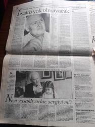 Cumhuriyet Gazetesi - Turkish Newspaper - 2 Haziran 2002 - Dünya Kupası finallerinin 2. Gününde 13 gol atılırken tribünler yine renkli görüntülere sahne oldu Fotoğraf - Recep Tayyip Erdoğan'ın siyasi geleceği zorda - roman ödülü Selim İleri'nin - Orhan Kemal törenle anıldı - Hindistan Pakistan gerginliği - Papandreu'dan Türkiye'ye ılımlı mesajlar - taksim'deki Maksim gazinosunda yangın 2 ölü - Türkiye ve uluslararası müteahhitler Birliği Başkanı Nihat Özdemir - koca Ahmet Vefik Paşa yazan İlhan Selçuk - TRT radyolarında 6 yıl çalışan Aysun Yıldız başaracağına inanıyor Fotoğrafı - 13. Uluslararası İstanbul tiyatro festivali'nde yaşam boyu başarı ödülü alan Şükran Güngör gelecekler ümitli Fotoğrafı - usta ressam Hüseyin Avni Lifij'i 75 yıl önce bugün yitirmiştik - Nazım Hikmet'in bir yazar olarak portresi - Ulusal futbol takımı yarınki Brezilya maçının havasına girdi fotoğraf - Brezilyalılarda Galatasaraylı korkusu - Almanya Suudi Arabistan'ı farka boğdu - Fenerbahçe halka arz edildi