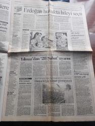 Cumhuriyet Gazetesi - Turkish Newspaper - 18 Ekim 2002 - ABD'nin Irak'a saldırısı darboğazdan geçen Türkiye'ye büyük mali yük getirecek - fatura 25.5 kattrilyon - Recep Tayyip Erdoğan hukukta hileyi seçti - KESK üyeleri tüm tüm yurtta iş bırakma eylemi yaptı Fotoğrafı - adalet bakanı Aysel Çelikel ilerleme raporunda iddialar insafsız dedi - Bingöl 2 saatte 12 kez sallandı - türkmenlerden uyarı Kürt devleti kurulmak üzere - Neçirvan Barzani geliyor - Recep Tayyip Erdoğan'ın pano ihalesi incelemede - ÖDP'li Sinan Kayışı öldüren sanıklara 30 yıl istendi - DİSK oylar sol partilere - DEHAP'a soruşturma yağmuru - Mesut Yılmaz'dan 28 Şubat uyarısı - TKP'nin Avrupa yılları yazan Metin Gür Yazı Dizisi - Gaziantep 99 seçimi - Manisalı gençler davası derslerle dolu - Flash TV Ve Ulusal TV karardı - son Berlin festivali'nde Altın ayı kazanan kanlı Pazar bugün gösterimde - ulusal takım teknik direktörü Şenol Güneş İngiltere final maçımız - Fenerbahçe camiası lokalini geri istiyor - Doğu perinçek