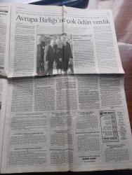 Cumhuriyet Gazetesi - Turkish Newspaper - 18 Ekim 2002 - ABD'nin Irak'a saldırısı darboğazdan geçen Türkiye'ye büyük mali yük getirecek - fatura 25.5 kattrilyon - Recep Tayyip Erdoğan hukukta hileyi seçti - KESK üyeleri tüm tüm yurtta iş bırakma eylemi yaptı Fotoğrafı - adalet bakanı Aysel Çelikel ilerleme raporunda iddialar insafsız dedi - Bingöl 2 saatte 12 kez sallandı - türkmenlerden uyarı Kürt devleti kurulmak üzere - Neçirvan Barzani geliyor - Recep Tayyip Erdoğan'ın pano ihalesi incelemede - ÖDP'li Sinan Kayışı öldüren sanıklara 30 yıl istendi - DİSK oylar sol partilere - DEHAP'a soruşturma yağmuru - Mesut Yılmaz'dan 28 Şubat uyarısı - TKP'nin Avrupa yılları yazan Metin Gür Yazı Dizisi - Gaziantep 99 seçimi - Manisalı gençler davası derslerle dolu - Flash TV Ve Ulusal TV karardı - son Berlin festivali'nde Altın ayı kazanan kanlı Pazar bugün gösterimde - ulusal takım teknik direktörü Şenol Güneş İngiltere final maçımız - Fenerbahçe camiası lokalini geri istiyor - Doğu perinçek