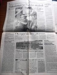 Cumhuriyet Gazetesi - Turkish Newspaper - 18 Ekim 2002 - ABD'nin Irak'a saldırısı darboğazdan geçen Türkiye'ye büyük mali yük getirecek - fatura 25.5 kattrilyon - Recep Tayyip Erdoğan hukukta hileyi seçti - KESK üyeleri tüm tüm yurtta iş bırakma eylemi yaptı Fotoğrafı - adalet bakanı Aysel Çelikel ilerleme raporunda iddialar insafsız dedi - Bingöl 2 saatte 12 kez sallandı - türkmenlerden uyarı Kürt devleti kurulmak üzere - Neçirvan Barzani geliyor - Recep Tayyip Erdoğan'ın pano ihalesi incelemede - ÖDP'li Sinan Kayışı öldüren sanıklara 30 yıl istendi - DİSK oylar sol partilere - DEHAP'a soruşturma yağmuru - Mesut Yılmaz'dan 28 Şubat uyarısı - TKP'nin Avrupa yılları yazan Metin Gür Yazı Dizisi - Gaziantep 99 seçimi - Manisalı gençler davası derslerle dolu - Flash TV Ve Ulusal TV karardı - son Berlin festivali'nde Altın ayı kazanan kanlı Pazar bugün gösterimde - ulusal takım teknik direktörü Şenol Güneş İngiltere final maçımız - Fenerbahçe camiası lokalini geri istiyor - Doğu perinçek