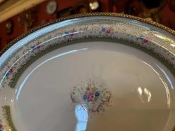 Pirinç ve porselenin zerafeti Limoges el boyama sunum tabağı 35,5 cm 22 cm ölçülerinde.