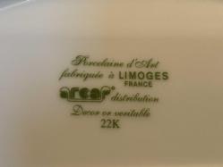 Pirinç ve porselenin zerafeti Limoges el boyama sunum tabağı 35,5 cm 22 cm ölçülerinde.