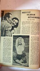 HAFTA DERGİSİ - KAPAK: MARTINE CAROL - 26 NİSAN 1957  SAYI: 17  VIRGINIA VERNON - KIM NOVAK - JAYNE MANSFIELD - JOE PARTERNAK - LOUIS B. MAYER - MAKARIOS - AVEROF - MAKRIS - ÇAŞOS - ADNAN MENDERES - HARRIMAN - OĞUZ ÖZDEŞ - EMILE COUÉ - TAYLOR  İNGİLİZLERİN PIN UP’U - ÖĞLE SONU ELBİSESİ - VAMP KRALİÇESİ - MANSFIELD SİGARACI - AT KUYRUĞU SAÇ MODASI - TÜRKİYE GÜREŞ BİRİNCİLİKLERİ - PETROL SONDAJI - KONSER - MODA GÖSTERİSİ - KIBRIS MESELESİ GİTTİKÇE ALEVLENİYOR - MESUT OLMAK HÜNERDİR - TAM TAKIM EKSİKSİZ 26 SAYFA