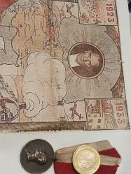 1923, 1933 10. Yıl Madalyonu. TÜRKİYE CÜMHURİYETİ 1923 1933 ONUNCU YIL HATIRASINA BASILAN VE TÖRENLERE KATILANLARA VERİLEN KOLEKSİYONLUK MADALYON..DARPHANE TARAFINDAN SADECE  200 BİN ADET BASILDIĞI İÇİN  PİYASA DA BİTMEK ÜZERE OLAN KOLEKSİYONLUK BİR ÜRÜNDÜR..    , Türkiye Cumhuriyeti 10 ncu yıl madalyonu. 1923/1933 Efemerası Fotokopidir.