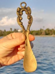 Antika pirinç kerata