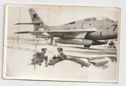 HAVACILIK TARİHİ UÇAK PİLOT  HAVAYOLU - 1972 YILI KIŞ MEVSİMİ  UÇAK VE PİLOT GÖRSELLİ SİYAH BEYAZ FOTOĞRAF