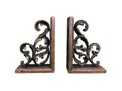 ahşap ve Metalden kitap tutacağı. 22 cm x 15 cm x 7 cm ölçülerinde