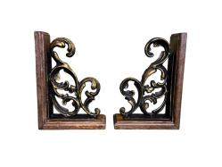 ahşap ve Metalden kitap tutacağı. 22 cm x 15 cm x 7 cm ölçülerinde