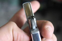 ZİPPO ÇAKMAK ORJİNAL 2006 DETAYLAR ACIKLAMADA BAKMADAN ALMAYINIZ (TEKNIK MAVI KUTU