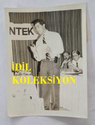 Efemera - BOYNER HOLDİNG'İN SAHİBİ HASAN CEM BOYNER'İN ORİJİNAL FOTOĞRAFI - 15 x 10 cm EBADINDA - ALTINYILDIZ ŞİRKETLER GRUBU YÜRÜTME GRUBU YÜRÜTME KURULU ve TÜSİAD BAŞKANI CEM BOYNER, DİVAN OTELİ'NDE KONUŞMA YAPARKEN ÇEKİLMİŞ BİR KARE - kitantik - kitaLog