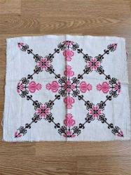 ETAMİN ÜZERİNE KANAVİÇE İŞLEMELİ KIRLENT