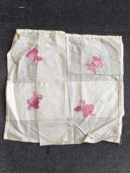 KASNAKTA İPEK İŞLEMELİ YAĞLIK