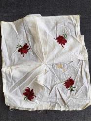 KASNAKTA İPEK İŞLEMELİ YAĞLIK