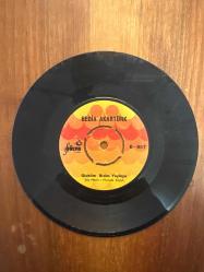 Bedia Akartürk: Gidelim Bizim Yaylaya - Divane Gönlüm / 45 Devir Plak Vinly - Hülya Plak B-857