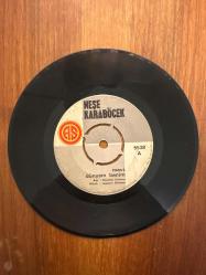 Neşe Karaböcek: Mavi Dünyam Benim - Alım Yeşilim Sarım / 45 Devir Plak Vinly - As Plak 1972  (5538-A)