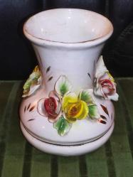 13865-ESKİLERDEN SERAMİK GÜLLERLE BEZENMİŞ VAZO