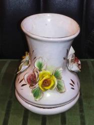 13865-ESKİLERDEN SERAMİK GÜLLERLE BEZENMİŞ VAZO