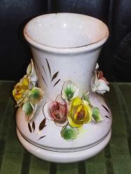 13865-ESKİLERDEN SERAMİK GÜLLERLE BEZENMİŞ VAZO