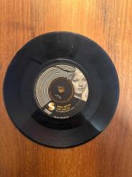 Emel Sayın: Hicran - Yeşil Gözlüm / 45 Devir Plak Vinly - Saner Plak (HS-42-SP-1021)