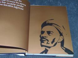 TÜRKÇENİN BÜLBÜLÜ YUNUS EMRE - BAŞAKŞEHŞR BELEDİYESİ YAYINLARI  DEV BOYUTTA CİLTLİ VE ŞÖMİZLİ 240 SAYFA PARLAK KAĞIDA BASKI SIFIR KİTAPTIR