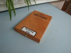 BALMORAL AHŞAP PURO KUTUSU ( Menteşeli & Kilitli Kapaklı ) MÜKEMMEL KONSİYONDA ÇOK ŞIK AHŞAP KUTU - Made DOMINICAN REPUBLIC
