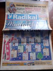 Radikal Gazetesi - Turkish Newspaper - 1 Ocak 2000 - mutlu yıllar - radikalin istihbaratı Noel Baba'nın ünlülere yeni yıl hediyelerinin listesini ele geçirdi - Bülent Ecevit'e Rahşan Ecevit'le ikinci 50 yıl - İsmail Cem'e yunanistan'la ortak Avrupa Birliği dönem başkanlığı - Osman Durmuş'a kendisini sevimli gösteren ayna - Fadıl Akgündüz'e devlet futbolcu tüketme çiftliği - Alaattin Çakıcı'ya gönüllü Fransa kültür elçiliği - Sergen Yalçın'a sahaya atla girme hakkı - Power FM Rana Pirinçcioğlu - 6 milyar kişilik 2000 partisi fotoğraf - Alaattin Çakıcı'nın adamı Erol Köse'yi vurdu - Rusya Lideri Boris Yeltsin 20. Yüzyılın son gününde istifa etti - İMKB 1999'da şahlandı - Asrın futbol nostaljisi yıl 1923 yer Taksim stadı fotoğraf - Trabzonspor'un eski başkanlarından Sadri Şener'den büyük eleştiri - Nurullah Ataç Halid Ziya Uşaklıgil Yaşar Kemal Orhan Pamuk fotoğraflar - cumartesi notları yazan Ülkü Tamer - 99 yılının son hitleri - Yazar Abdullah Rıza Ergüven felç geçirdi - Altın Koza