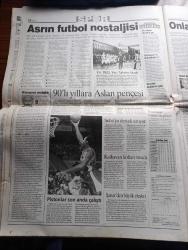 Radikal Gazetesi - Turkish Newspaper - 1 Ocak 2000 - mutlu yıllar - radikalin istihbaratı Noel Baba'nın ünlülere yeni yıl hediyelerinin listesini ele geçirdi - Bülent Ecevit'e Rahşan Ecevit'le ikinci 50 yıl - İsmail Cem'e yunanistan'la ortak Avrupa Birliği dönem başkanlığı - Osman Durmuş'a kendisini sevimli gösteren ayna - Fadıl Akgündüz'e devlet futbolcu tüketme çiftliği - Alaattin Çakıcı'ya gönüllü Fransa kültür elçiliği - Sergen Yalçın'a sahaya atla girme hakkı - Power FM Rana Pirinçcioğlu - 6 milyar kişilik 2000 partisi fotoğraf - Alaattin Çakıcı'nın adamı Erol Köse'yi vurdu - Rusya Lideri Boris Yeltsin 20. Yüzyılın son gününde istifa etti - İMKB 1999'da şahlandı - Asrın futbol nostaljisi yıl 1923 yer Taksim stadı fotoğraf - Trabzonspor'un eski başkanlarından Sadri Şener'den büyük eleştiri - Nurullah Ataç Halid Ziya Uşaklıgil Yaşar Kemal Orhan Pamuk fotoğraflar - cumartesi notları yazan Ülkü Tamer - 99 yılının son hitleri - Yazar Abdullah Rıza Ergüven felç geçirdi - Altın Koza