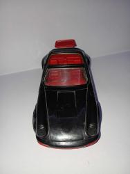 1970’ler / 80’ler döneminden TOOTSIETOY Porsche 911 ABD üretimi   Siyah gövde Kırmızı iç tasarım 25 cm plastik model Koleksiyonluk / vintage parça Genel durumu iyi, yaşına göre normal kullanım izleri var. Detaylar fotoğraflarda
