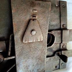 Antika Dövme Demir Dıştan Takma Büyük Boy Konak Kilidi