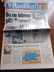 Radikal Gazetesi - Turkish Newspaper - 26 Kasım 1999 - afetzedeyi Şimdi de yangın vurdu - Kızılay'ın çadır kentinde yemek pişirmek için yakılan piknik tüpü patladı bir bebek öldü - Abdullah Öcalan'ın idamı onaylandı - Abdullah Öcalan'ın avukatları tedbir talep etti - Marmara'nın deprem haritası - Cumhurbaşkanı Süleyman Demirel Edirne Merkez ilköğretim okulunu açtı - Yeraltı dünyasının ünlü isimlerinden Nihat Akgün öldürüldü - Profesör Naci Görür deprem riski artmıştır dedi - Bülent Ecevit'ten Hint şiiri - gazeteci Metin Göktepe'ye vurulan cop toplumsalmış - hukukçular Abdullah Öcalan'ın infazı pahalıya patlar - şehit yakınları idam kararının onaylanmasını sevinçle karşıladı - bir grup şehit yakını İHD genel merkezini basarak Başkan Hüsnü Öndülü dövdü - işkenceye karşı politika yazan Murat Belge - salkım hanımın taneleri filmi başrolde Hülya Avşar sinemalarda - neredesin Ronaldo - Naim Süleymanoğlu'ndan Halil Mutlu'ya övgü - Galatasaray'ın forveti çöktü - Fenerbahçe'ye milli engel