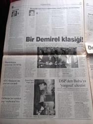 Radikal Gazetesi - Turkish Newspaper - 26 Kasım 1999 - afetzedeyi Şimdi de yangın vurdu - Kızılay'ın çadır kentinde yemek pişirmek için yakılan piknik tüpü patladı bir bebek öldü - Abdullah Öcalan'ın idamı onaylandı - Abdullah Öcalan'ın avukatları tedbir talep etti - Marmara'nın deprem haritası - Cumhurbaşkanı Süleyman Demirel Edirne Merkez ilköğretim okulunu açtı - Yeraltı dünyasının ünlü isimlerinden Nihat Akgün öldürüldü - Profesör Naci Görür deprem riski artmıştır dedi - Bülent Ecevit'ten Hint şiiri - gazeteci Metin Göktepe'ye vurulan cop toplumsalmış - hukukçular Abdullah Öcalan'ın infazı pahalıya patlar - şehit yakınları idam kararının onaylanmasını sevinçle karşıladı - bir grup şehit yakını İHD genel merkezini basarak Başkan Hüsnü Öndülü dövdü - işkenceye karşı politika yazan Murat Belge - salkım hanımın taneleri filmi başrolde Hülya Avşar sinemalarda - neredesin Ronaldo - Naim Süleymanoğlu'ndan Halil Mutlu'ya övgü - Galatasaray'ın forveti çöktü - Fenerbahçe'ye milli engel