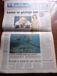 Radikal Gazetesi - Turkish Newspaper - 24 Kasım 1999 - Bolu Valisi Nusret Miroğlu tokatladığı depremzede Gülşen Özeri gözaltına aldırdı  fotoğraf - Aydın Doğan iftiralara çok sert yanıt verdi - Bond kızı Sophie Marceau fotoğraf - depremin üzerinden tam 100 gün geçti ama hala 100 bine yakın kişi ya çadırlarda ya da açıkta - kriz masalarının rakamlarıyla 11 kasım'dan bugüne kadar yapılanlar - muhteşem konser Haris Aleksiu ve Sezen Aksu fotoğraf - ANAP deprem bakanlığı istedi - irtica ile toplu savaş - yerel yönetimlere vize - Abdullah Öcalan için verilecek kadar Türkiye'nin geleceğini de belirleyecek - Belçika Fehriye Erdal'ı bırakmadı - Ve Bill Clinton kosova'ya uğradı - Bir Mustafa Altıoklar filmi asansör 26 Kasım'da sinemalarda - İsrail Manavgat suyunu konuşuyor - rekorlara dil çıkaran Herkül Halil Mutlu fotoğraf - Fenerbahçe antrenörü Zeman'dan emir golü düşünün - İtalya'nın baş belası Hakan Şükür - kovulan Toshack susmak bilmiyor -  Diyarbakır Devlet tiyatrosunda Toros canavarı oyun