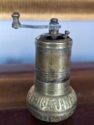 LOT.14 » Antika kahve değirmeni