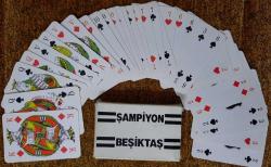 1994 - 1995 BEŞİKTAŞ OYUNCULARI , 32 ADET OYUN KARTI. FOTOĞRAFTA GÖRÜLEN KARTLAR GÖNDERİLECEKTRİ.