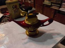 Allattin'in lambası formunda masa çakmağı benzinli metal Çalışır durumda