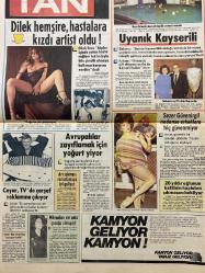 TAN GAZETESİ DOĞUM GÜNÜ HEDİYESİ (TURKISH NEWSPAPPER) - 15 MAYIS 1984 - SADECE 4 SAYFADIR -Cemal Bilge-Necia-Rengin-Dilber Ay-Mustafa Çiftçi-Ahmet Akyıldız-Sakıp Sabancı-Türkan Sabancı-Dilek Sucu-Sezer Güvenirgil-Christina Onassis-Ceyar Larry Hagman-Richard Chamberlain-Linda Evans-Rahmi Turan-Ragıp Derin-Yalnız bizde değil Amerika’da da büyük işsizlik var-Türkiye’deki işsiz sayısı 3.5 milyonu aştı-İki karısıyla gül gibi geçinip gidiyor-Trenden düşen paketten 10 milyon liralık 6 kürk çıktı-Nişanlısını kaçıran genç kız kardeşini dağa kaldırdı-Atılan taş göğsüne çarptı kalbi durdu-Turizm Bakanı’nın sözleri turist akışını hızlandırdı-Şarkıcı Dilber Ay polislere yalvardı-Beni öldürecekler Ne olur bu gece karakolda yatayım-Başbaşa-Deniz mevsimi açılırken Mayonuzu vücudunuza uygun seçin-İlginç Rekorlar-Dünyanın en erken yürüyen çocuğu-Pratik Bilgiler-Bulaşık yıkarken-Video Roman-Bu akşam olmaz-Güzün Abla-Bana kardeş gözüyle bakıyormuş-Altımı ıslatıyorum-Anjin San-Hanedan’a transfer oldu-Berât