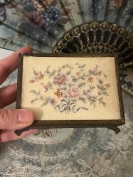 Antika Fransız Petitpoint kutu