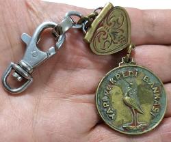 YAPI VE KREDİ BANKASI ANAHTARLIK MADENİ BRONZ-PİRİNÇ-NİKELDİR 2YY1AA1 ÇOK NADİR