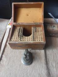 OSMANLI DÖNEMİ AHŞAP KUTUSUNDA SAATÇİ ALETİ - DEVE BOYNU