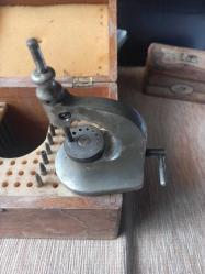 OSMANLI DÖNEMİ AHŞAP KUTUSUNDA SAATÇİ ALETİ - DEVE BOYNU