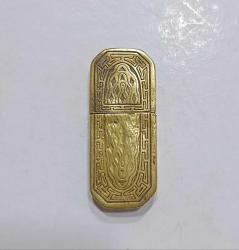 OSMANLI İMPARATORLUĞU DÖNEMİ BRONZ KASALI OSMANLI MÜHÜRLÜ BENZİNLİ ÇAKMAK (RÛSUM DAMGA PULLU)