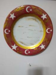 AY YILDIZ VE YILDIZ GÖRSELLİ EL YAPIMI PORSELEN DUVAR TABAĞI